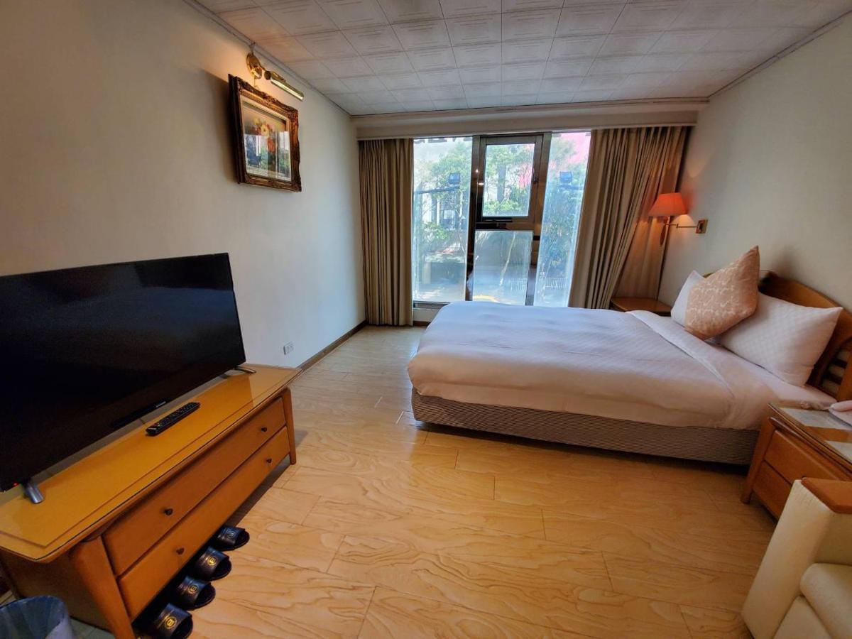 Berkeley Business Hotel Zhongzheng Hsinchu stad Exteriör bild