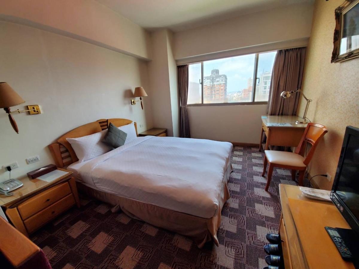 Berkeley Business Hotel Zhongzheng Hsinchu stad Exteriör bild