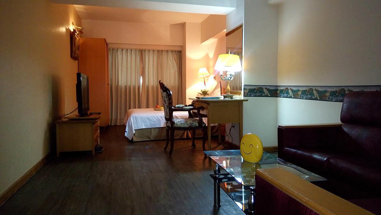 Berkeley Business Hotel Zhongzheng Hsinchu stad Exteriör bild
