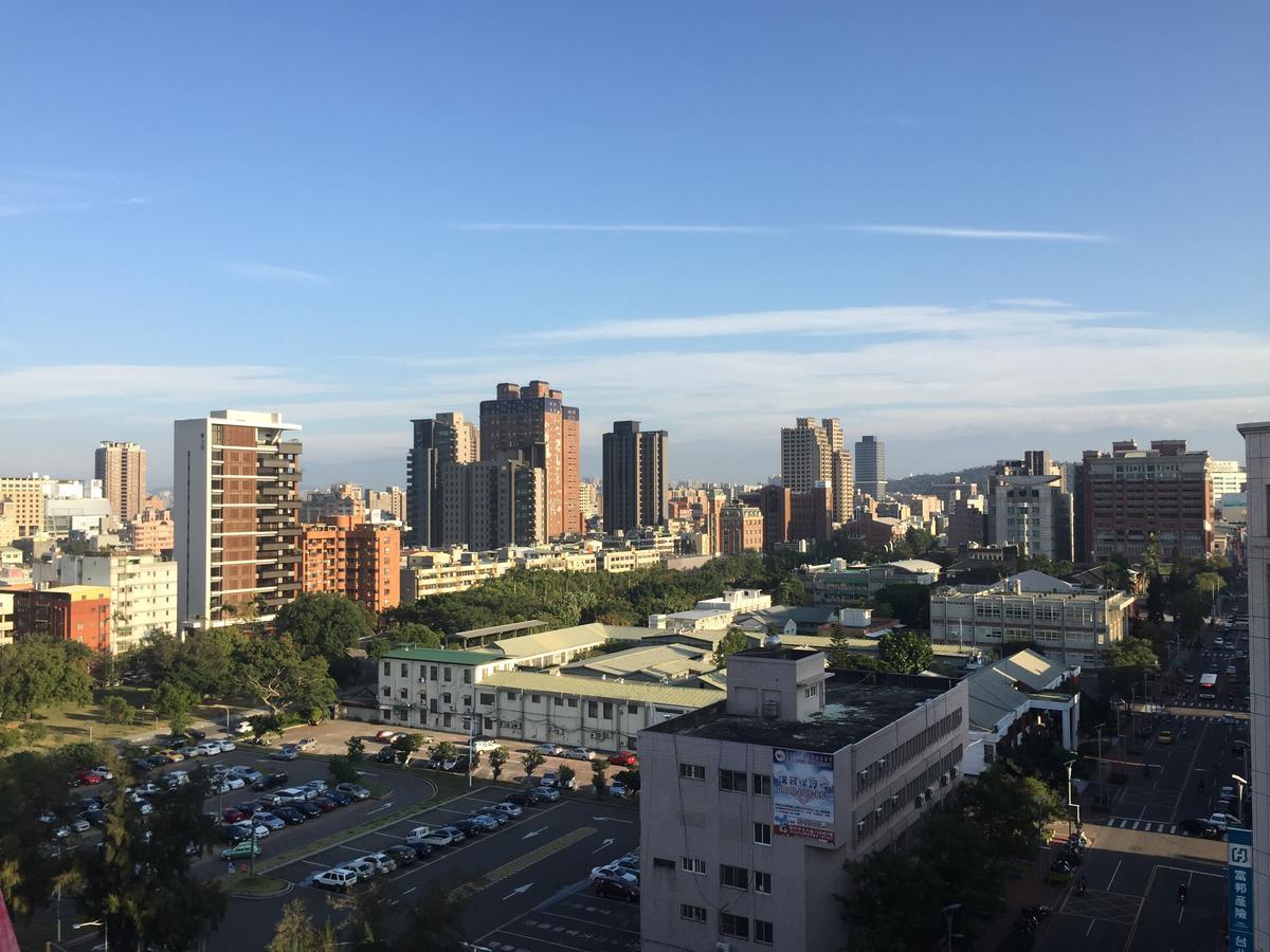 Berkeley Business Hotel Zhongzheng Hsinchu stad Exteriör bild