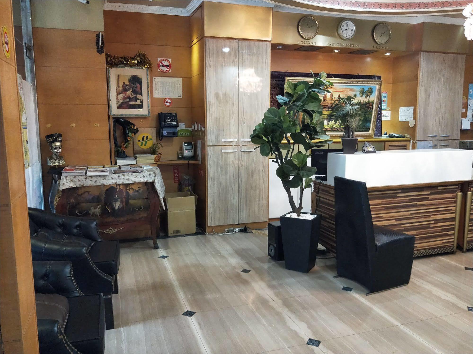 Berkeley Business Hotel Zhongzheng Hsinchu stad Exteriör bild