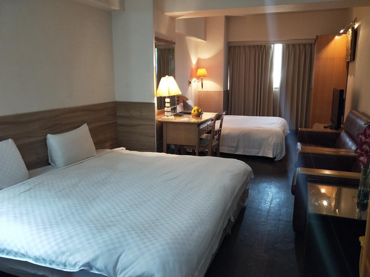 Berkeley Business Hotel Zhongzheng Hsinchu stad Exteriör bild
