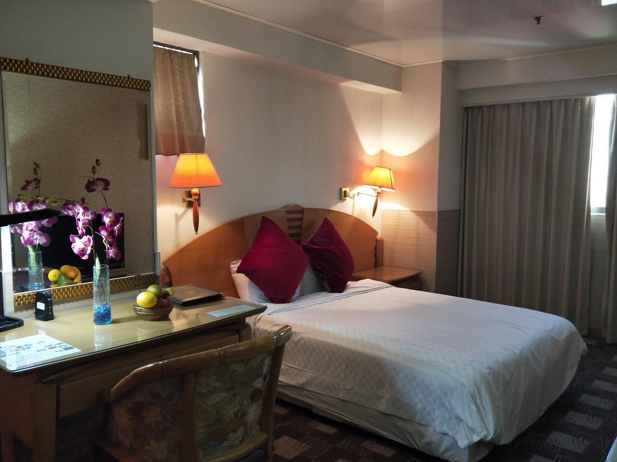 Berkeley Business Hotel Zhongzheng Hsinchu stad Exteriör bild