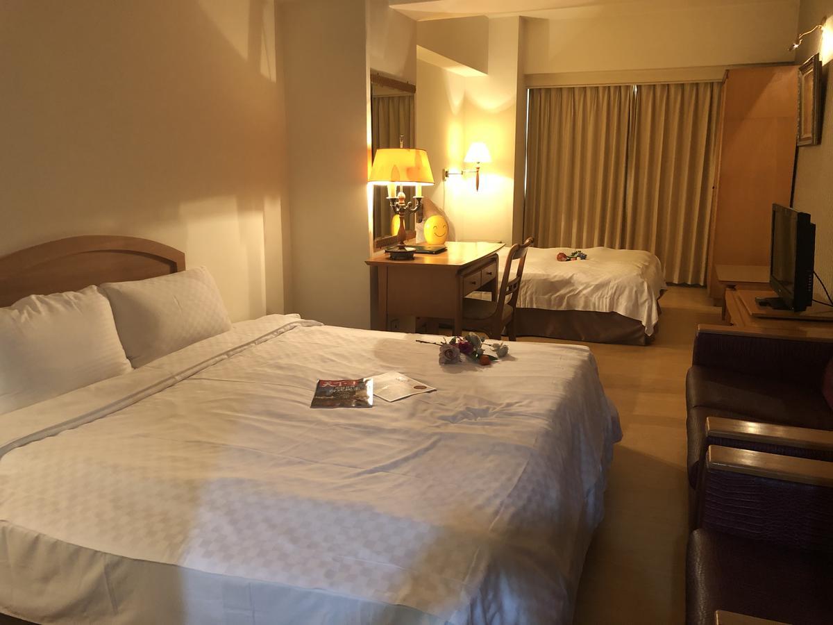 Berkeley Business Hotel Zhongzheng Hsinchu stad Exteriör bild